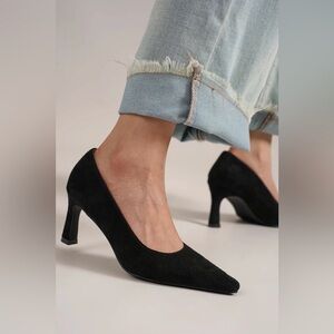 Beast Fashion NIB Faux Suede Point Toe Pumps
